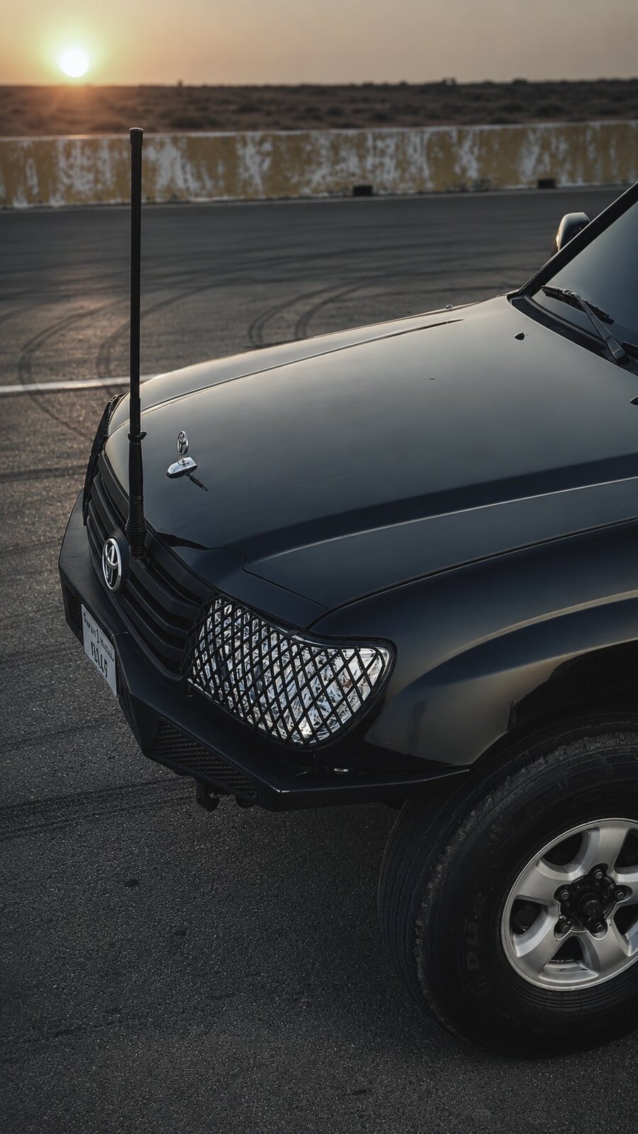 Front detail of the Toyota Land Cruiser LC 100 stunt car