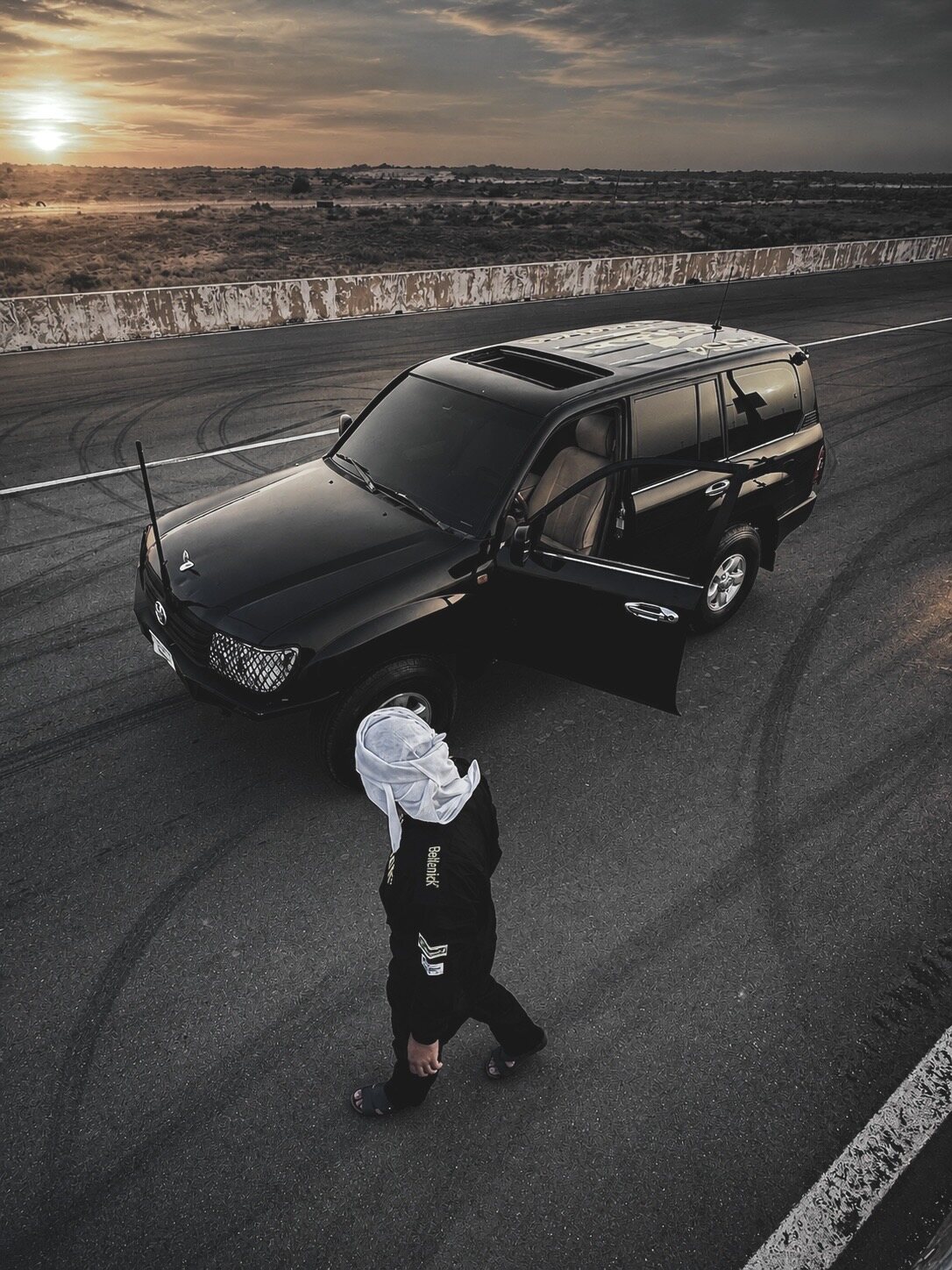 SideWheelPro crew walkout before a Toyota Land Cruiser LC 100 stunt run